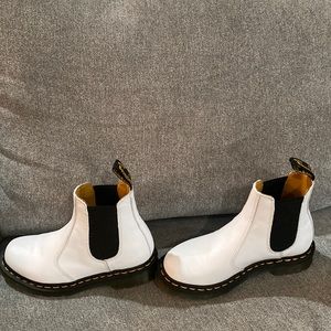 DR. MARTENS 2976 Quad Platform Womens White Chelsea Boots
SIZE 36 EU